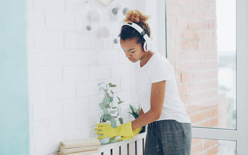 The Complete Guide to Deep Cleaning Your Home Before Winter: Room-by-Room Checklist