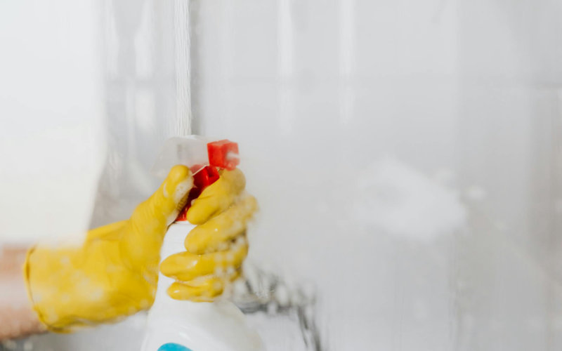 How to Remove Hard Water Stains From Glass Shower Doors Using Only Two Pantry Ingredients