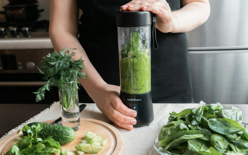 How to Make Green Detox Juice at Home Without a Juicer Using Only a Blender